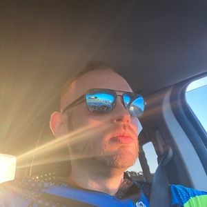 Meet your Posher, Levi